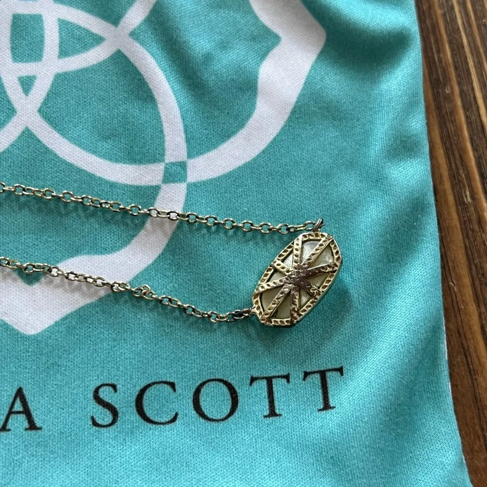Kendra Scott Elisa tarnished mother of pearl necklace - Picture 3 of 4